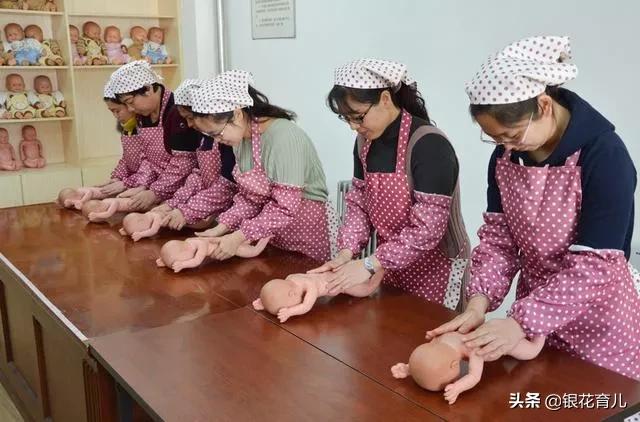 育儿嫂10月份休息几天-育儿假可以分开请吗？